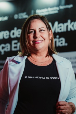 D&eacute;bora Costalonga